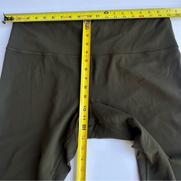 Lululemon Leggings Size 20 Olive Green Athleisure Gym Cropped LW5CQDS Yoga NWOT - Picture 5 of 10